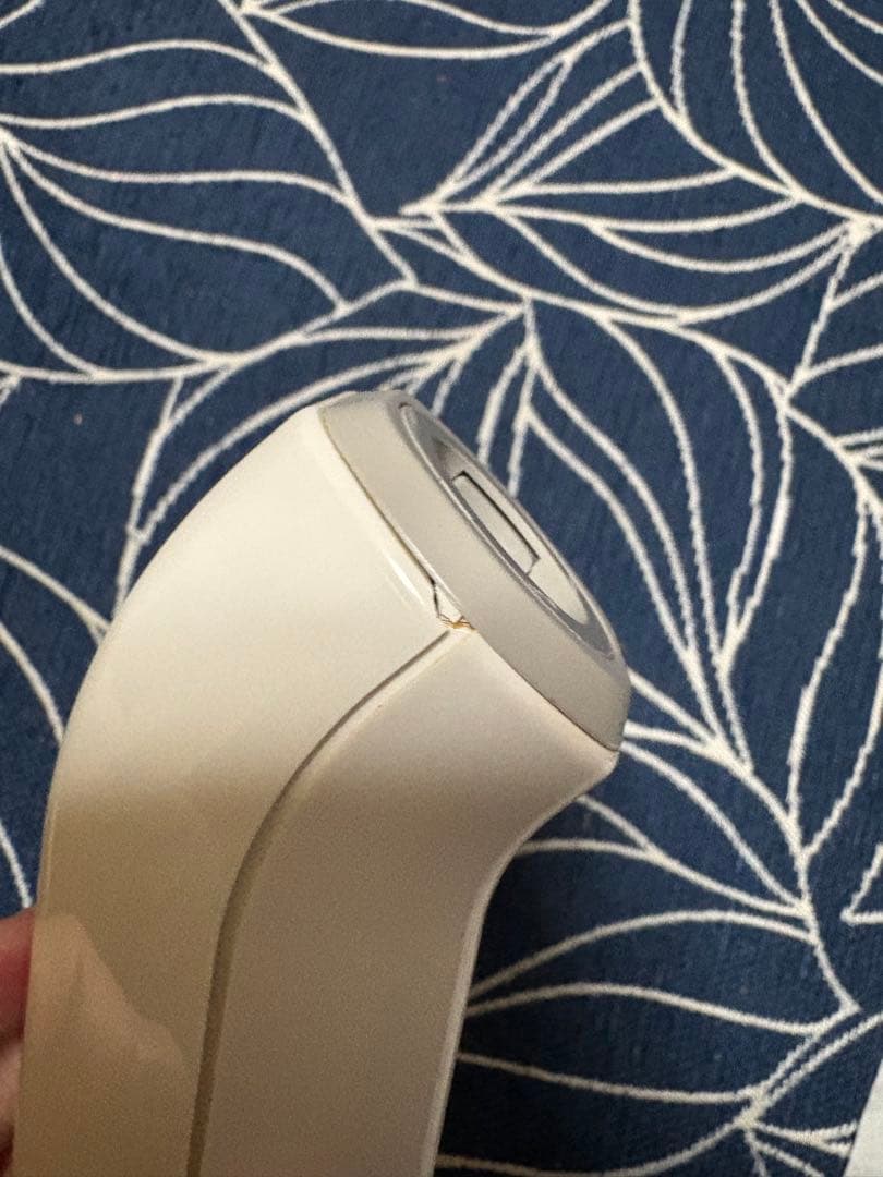 サキナ　ルルシェ　LEDライト付き 美顔器 スチーム機能付き