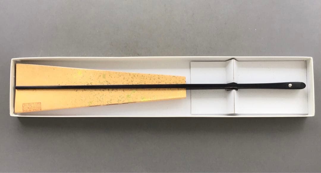 茶道具　飾り扇子　銘:春色　臨済宗相国寺派管長　有馬頼底作　紙箱　S1046SS