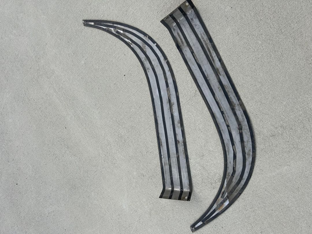 ステンレスフェンダー　クオン　ウロコ