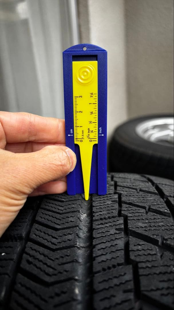 スタッドレスタイヤ 30プリウス等