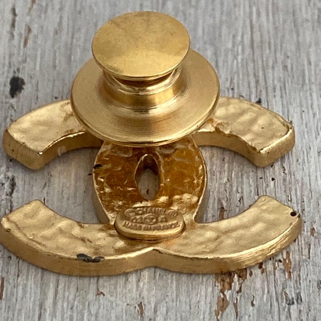 CHANELシャネル ピンブローチココマークブラックCC 02A ゴールドカラー