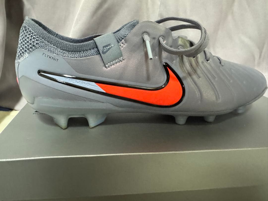 NIKEティエンポサッカーシューズ グレー/オレンジ