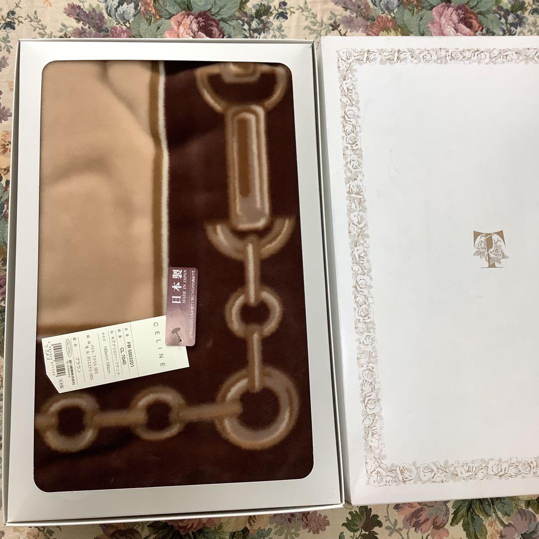 セリーヌ　アクリル　ハーフケット