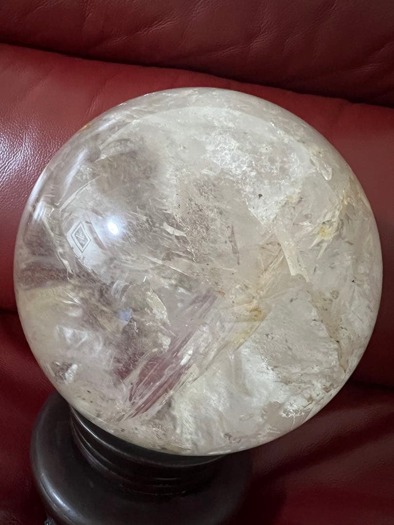 ヒマラヤ水晶　特大　レインボー有り　丸玉　パワーストーン　台座付き