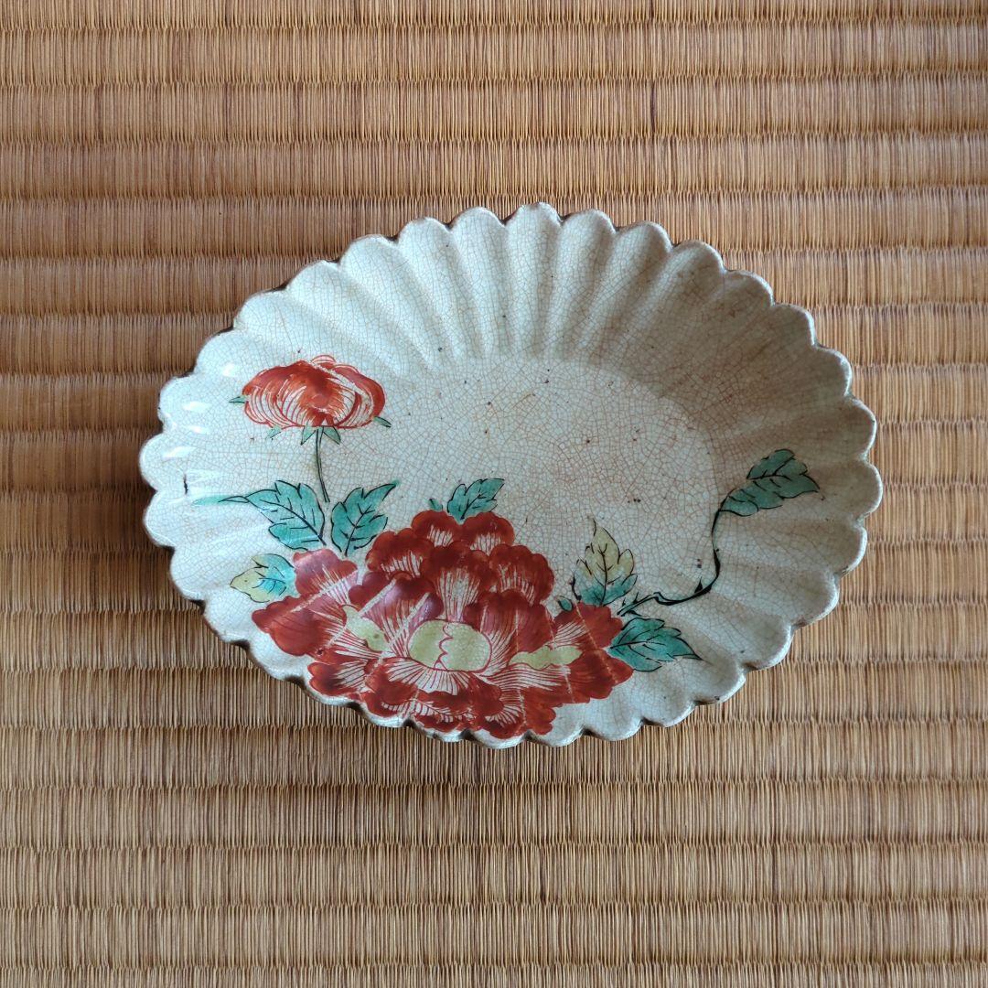 花柄の陶器皿 波型縁取り　骨董品　古美術