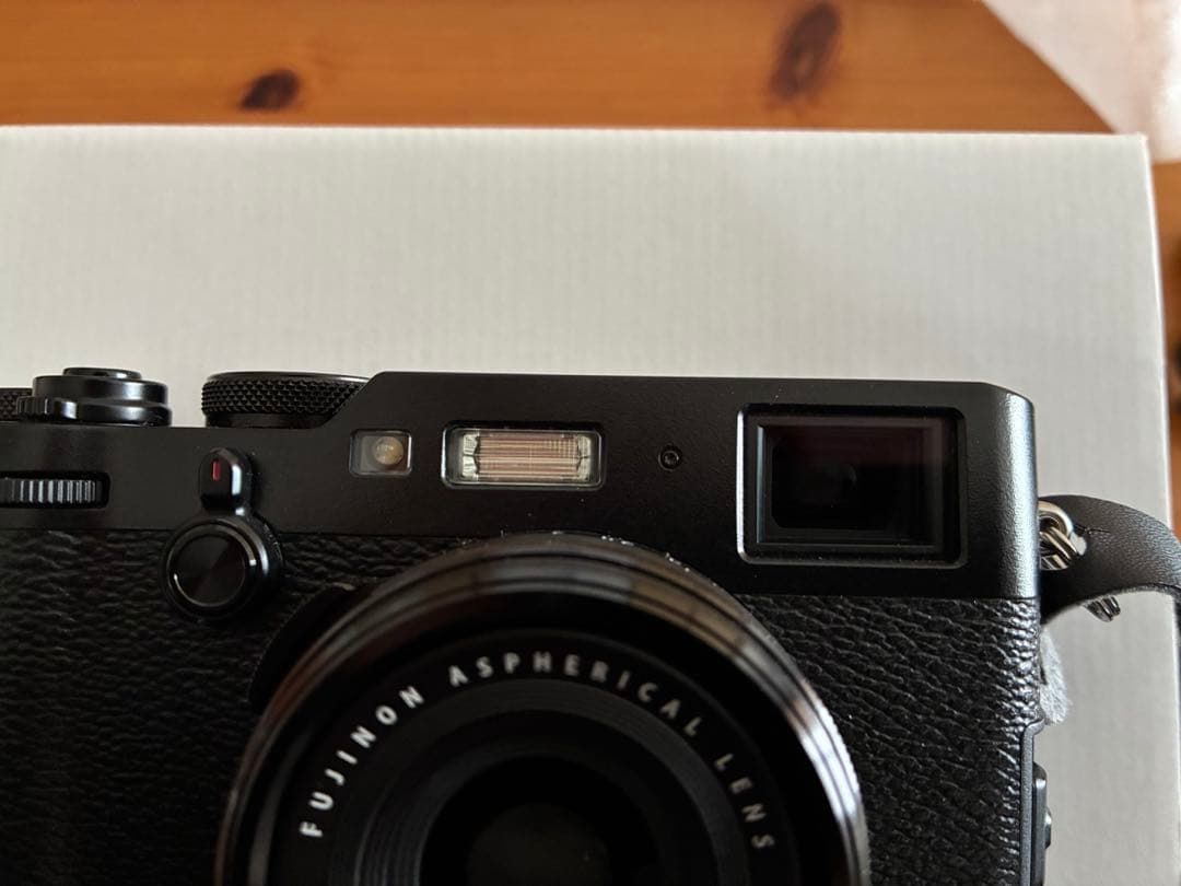 ⭐︎極上品1100ショット　富士フイルム　fujifilm X100f おまけ付き