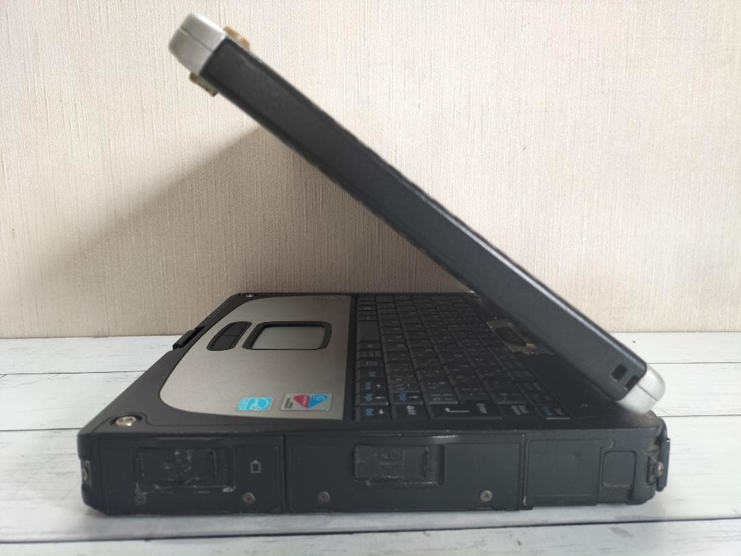 TOUGHBOOK CF-18 10.4型/落下や衝撃、水、埃に強い堅牢PC 2