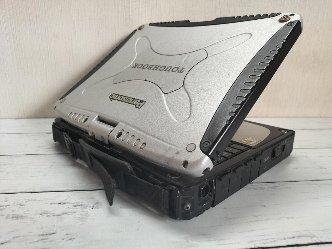 TOUGHBOOK CF-18 10.4型/落下や衝撃、水、埃に強い堅牢PC 2