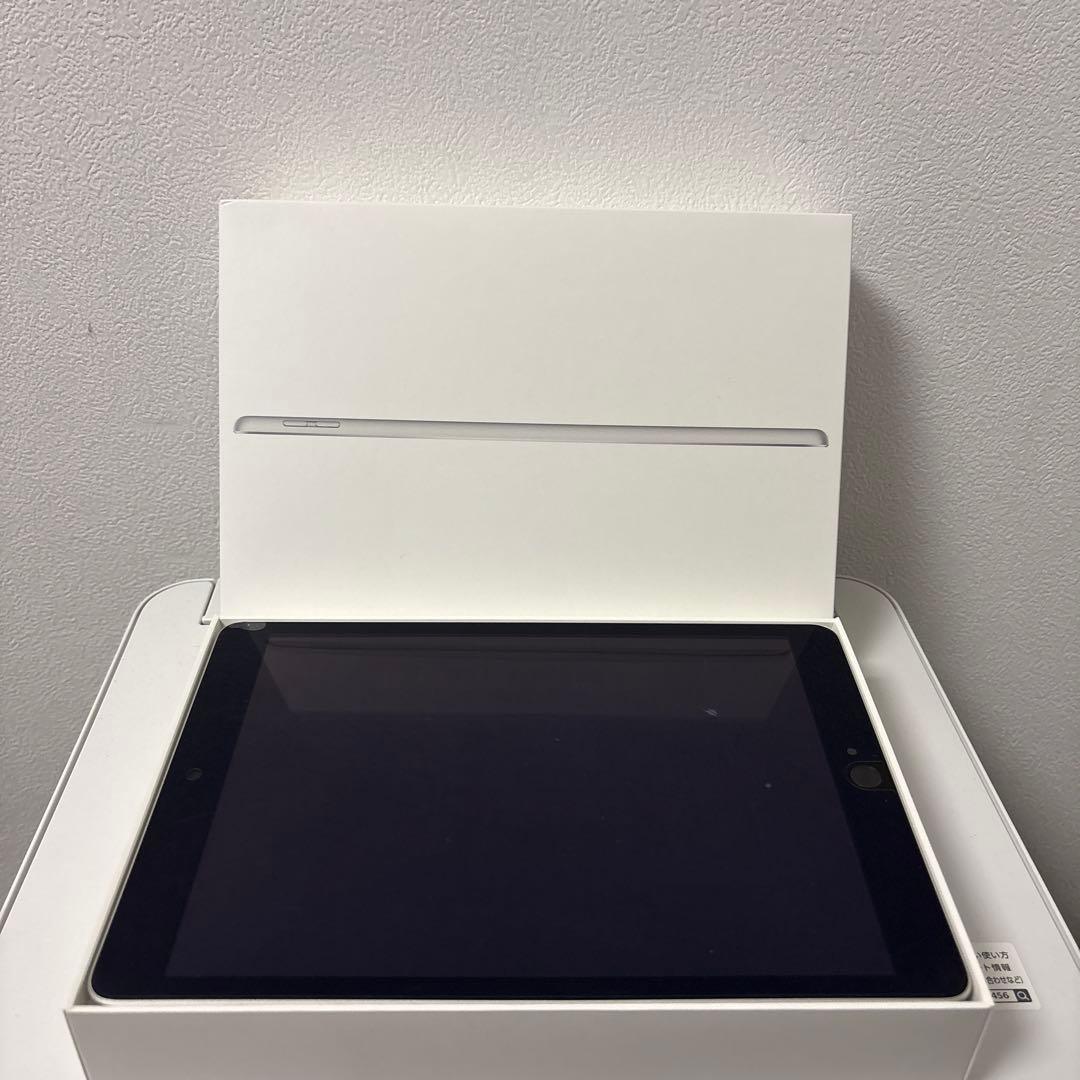 値下げ交渉可！Apple iPad 第9世代　シルバー 本体　箱、ケース、ペン付
