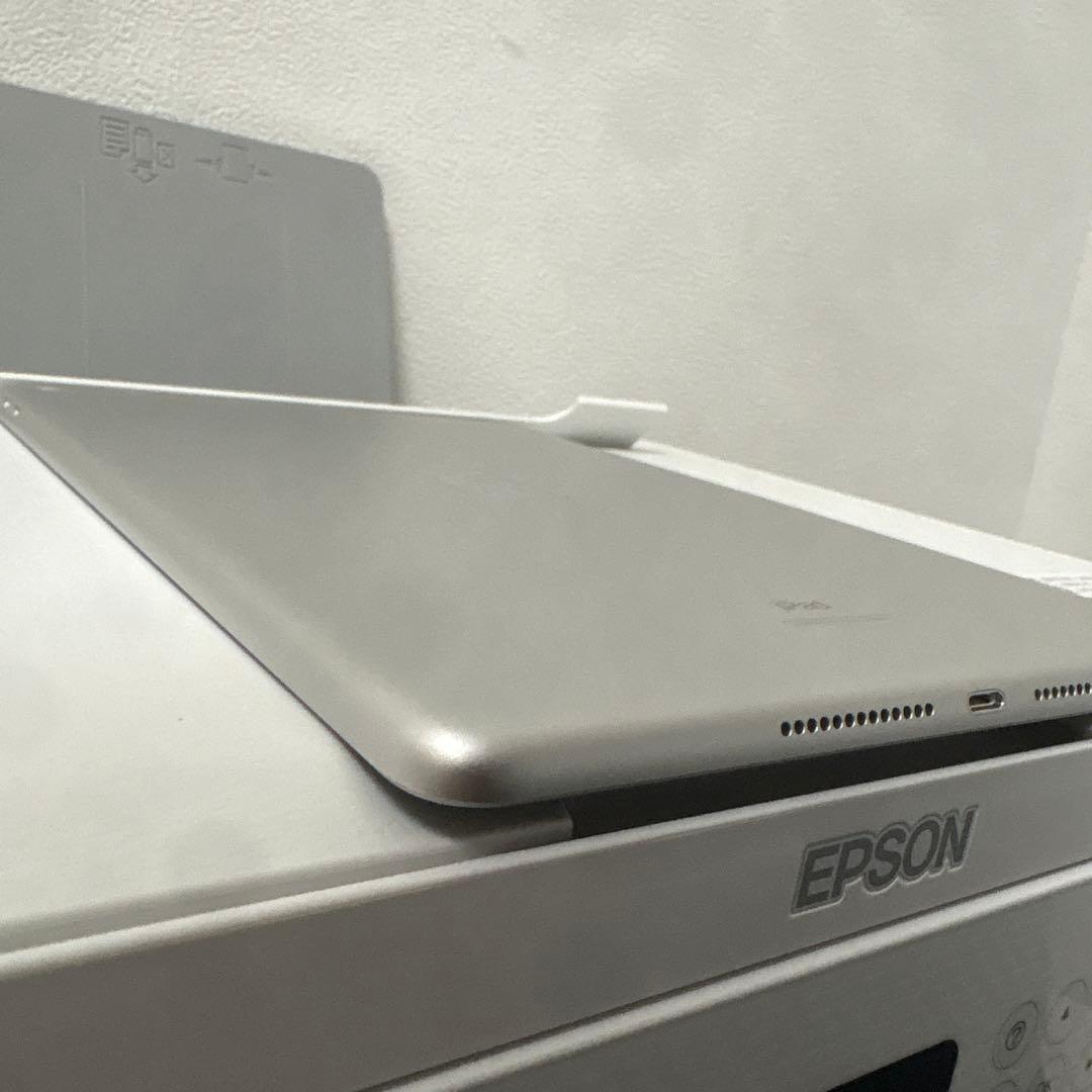 値下げ交渉可！Apple iPad 第9世代　シルバー 本体　箱、ケース、ペン付