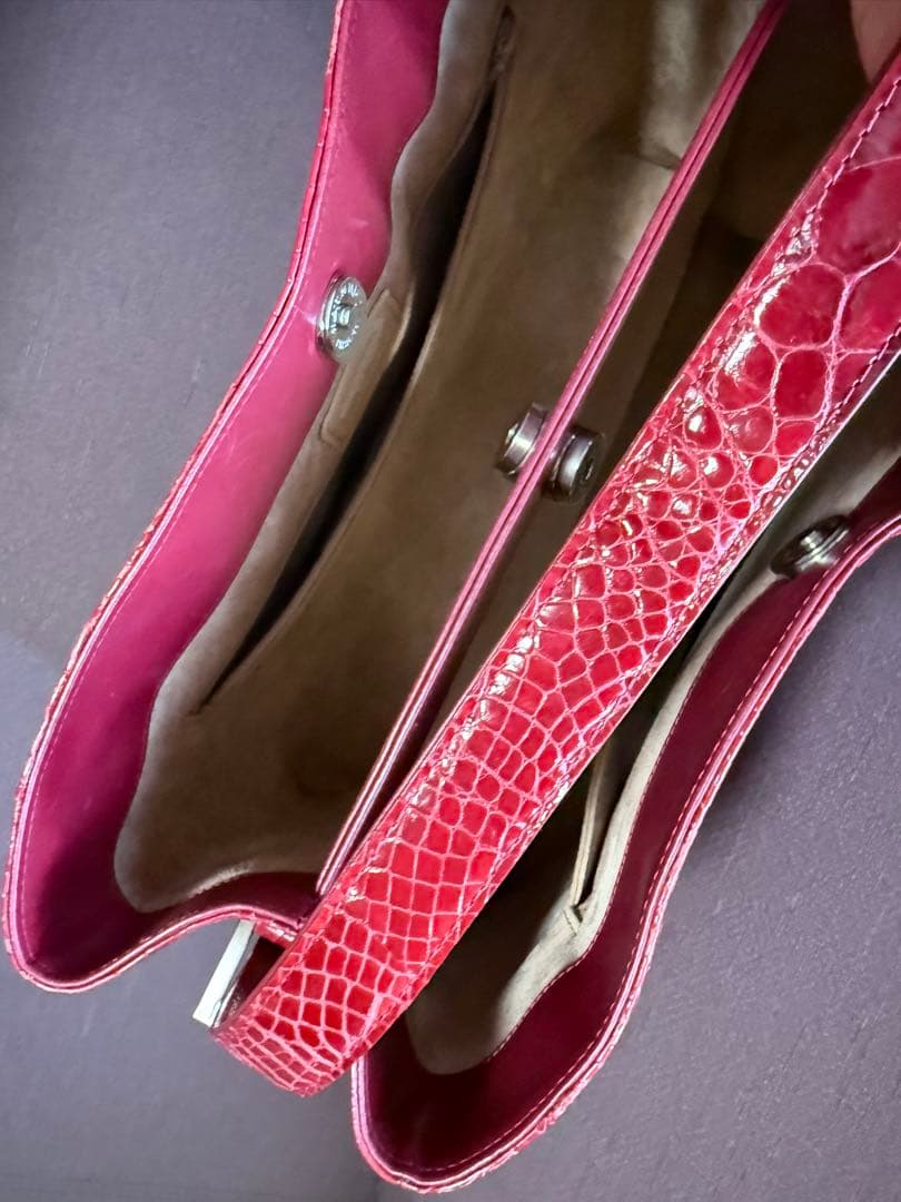 クロコダイルバッグ　本革　赤　レディースバッグ　クロコダイル　本革バッグ