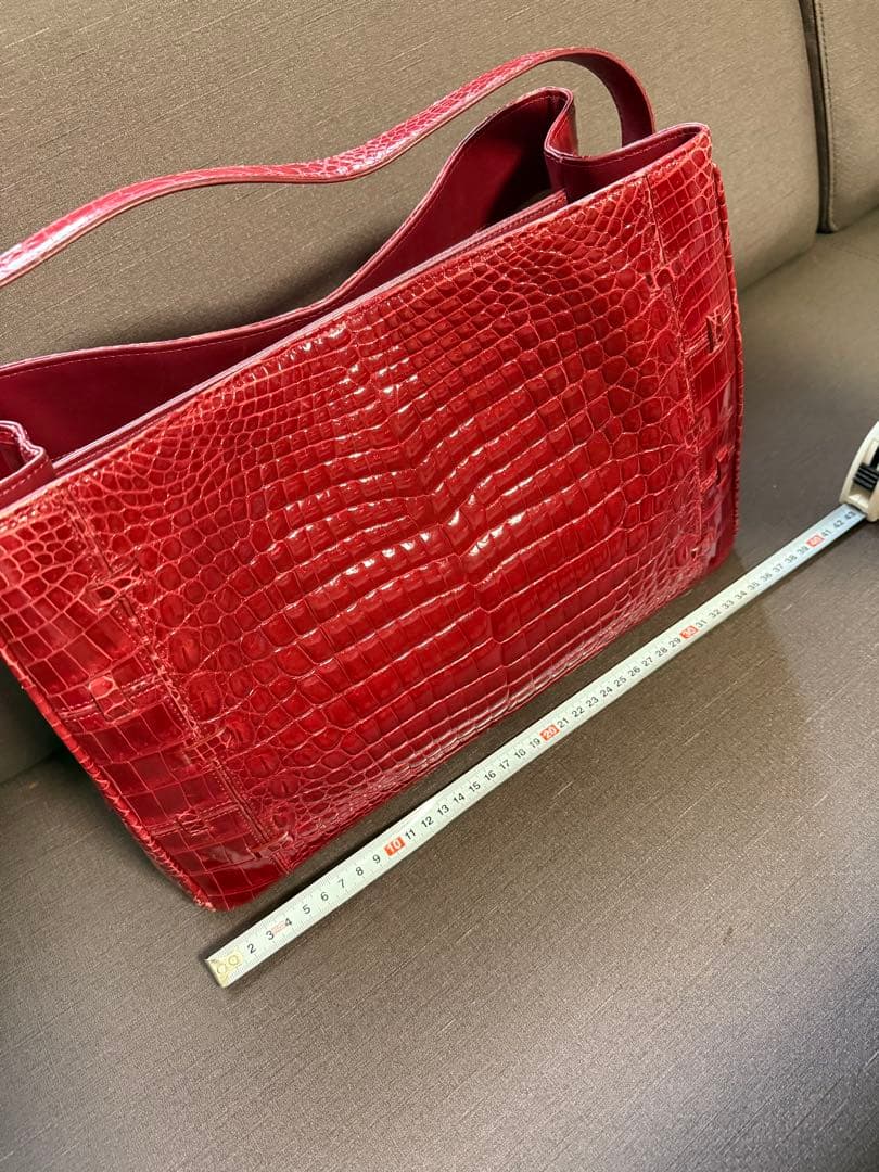 クロコダイルバッグ　本革　赤　レディースバッグ　クロコダイル　本革バッグ