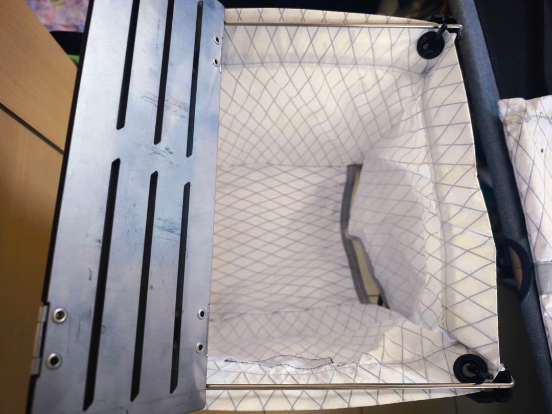 WINDY AND RAINY　コラボダストテーブル