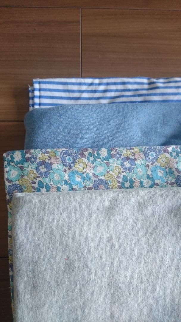 リバティ 犬のワンピース