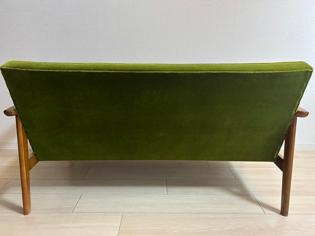 ポッキー【カリモク60】オリーブグリーン ベルベットソファ