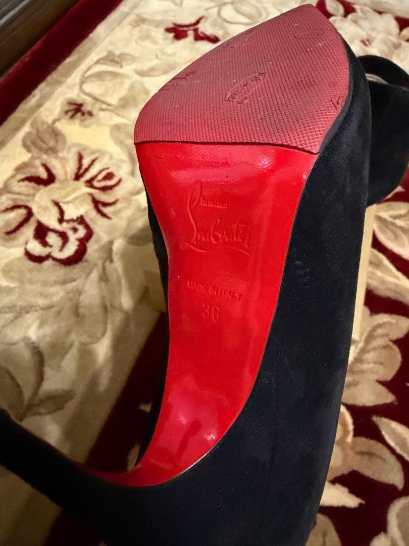Christian Louboutin 黒スエードアンクルブーツ