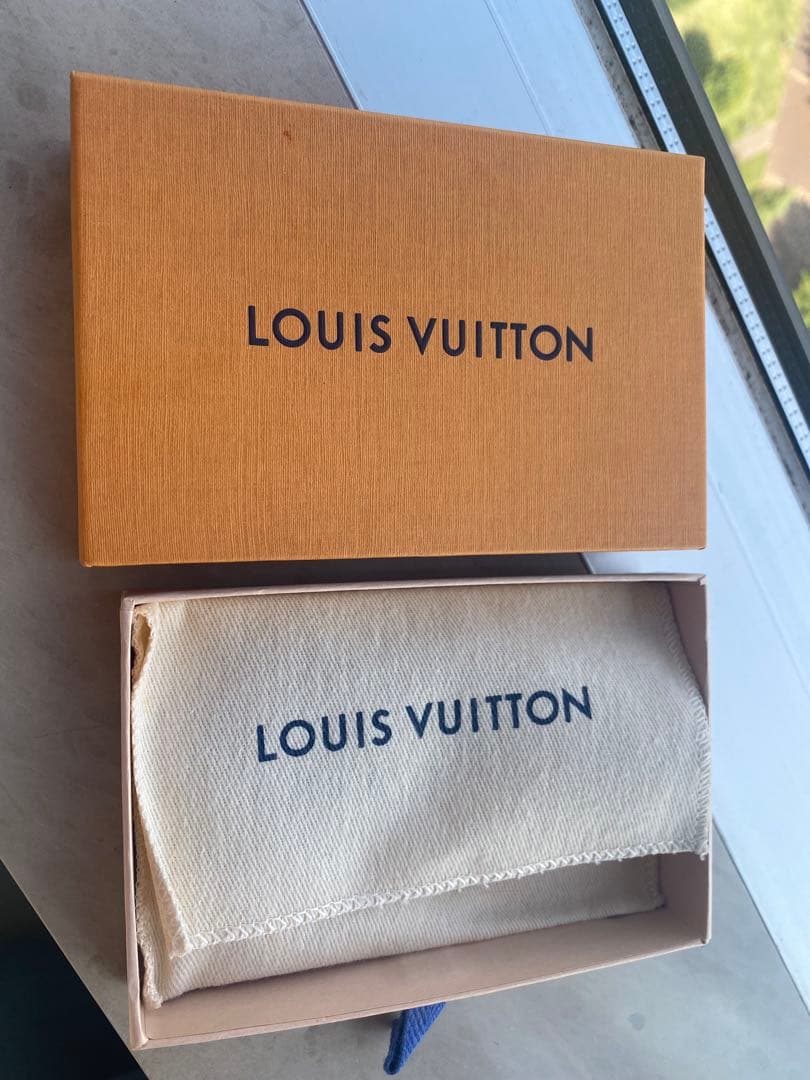 Louis Vuitton スタッズ付きキーホルダー