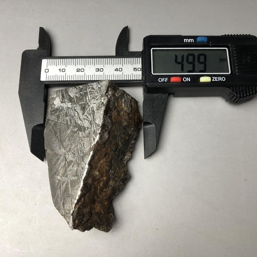 アルタイ隕石 鉄隕石　外皮付き隕石　エンドカット　原石　重さ約236ｇ