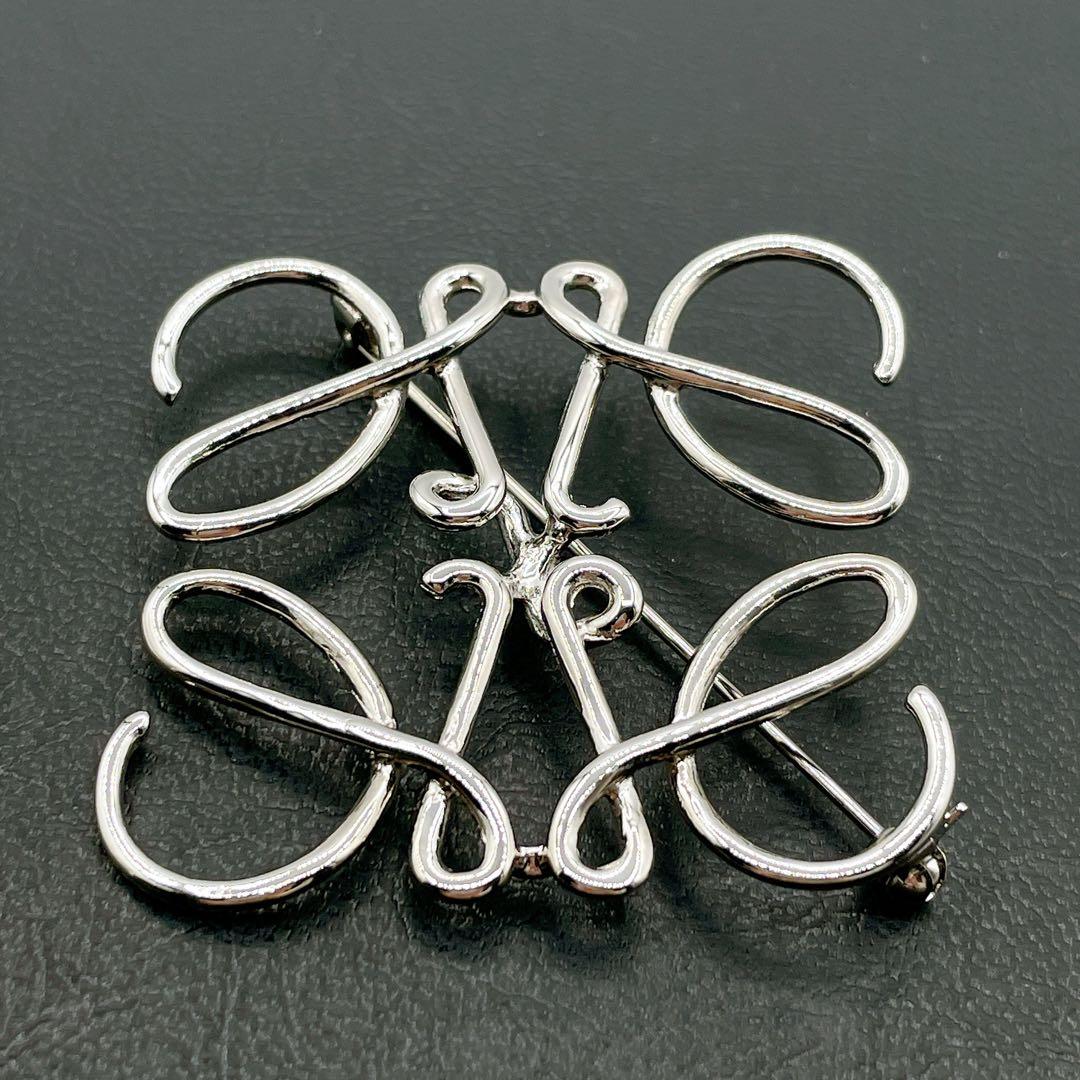 【ほぼ未使用】ロエベ　アナグラム　ブローチ　シルバー　保存袋付き