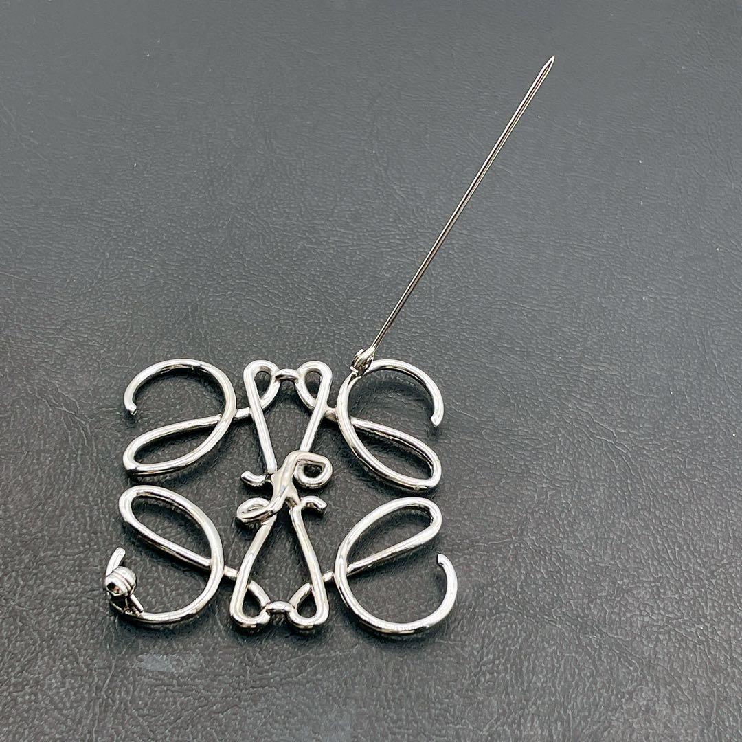 【ほぼ未使用】ロエベ　アナグラム　ブローチ　シルバー　保存袋付き