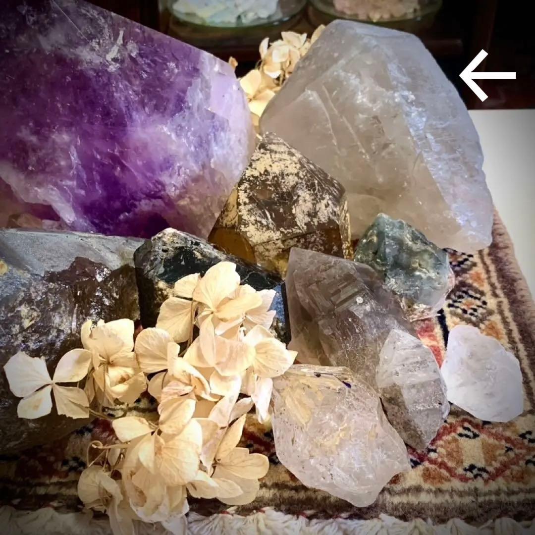 珍品しかも1kg超え！アフガニスタン産の超巨大ブルークォーツ/煙水晶単結晶