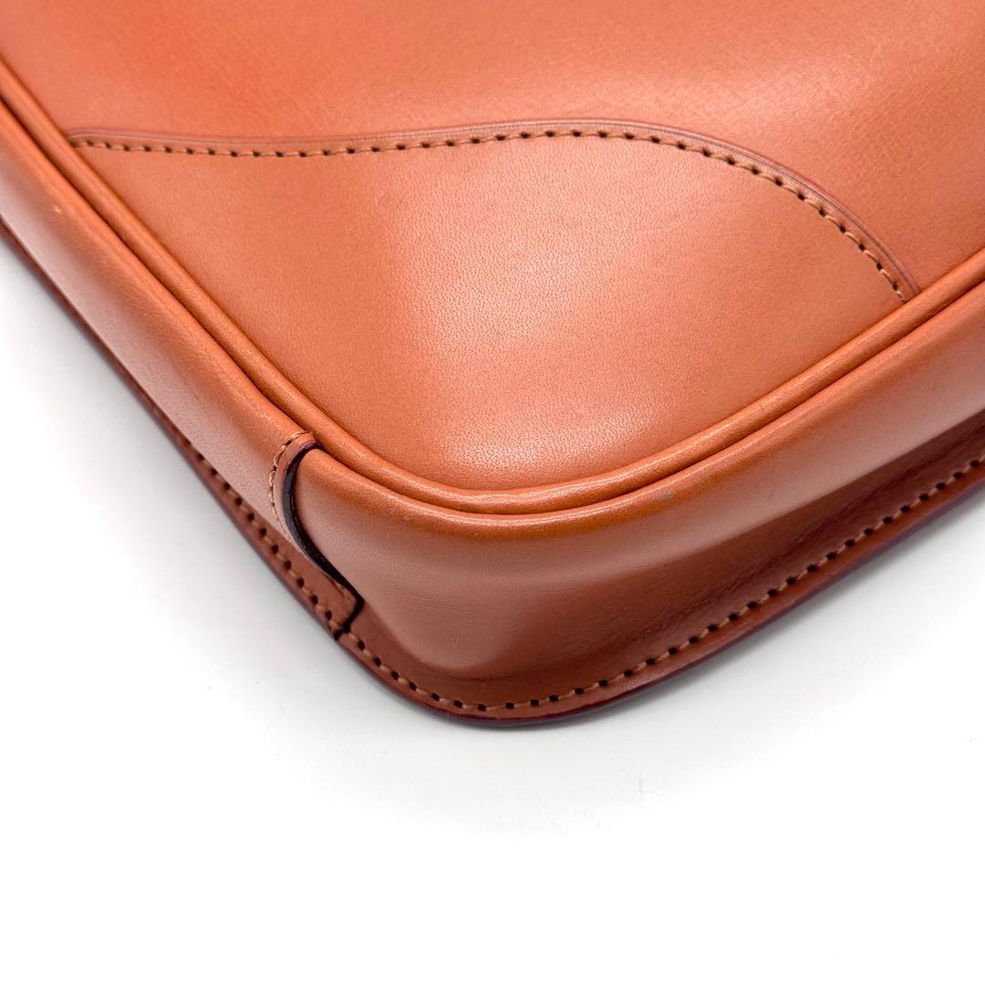 美品 ITAGAKI 鞍ショルダー 縦 レザー ショルダーバッグ　ブラウン