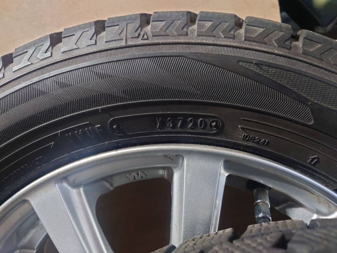 ②スタットレスタイヤ…AZ SPORTS 13インチ ホイールセット