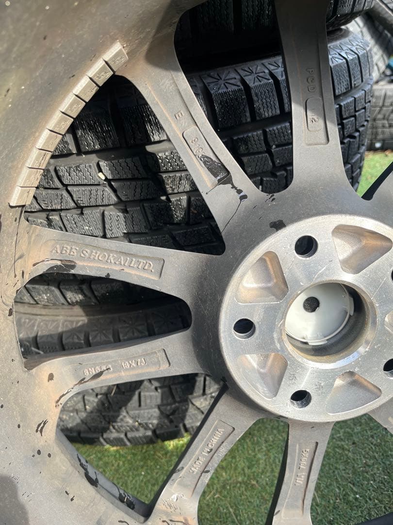 235/55R18スタッドレスタイヤ送料込み！