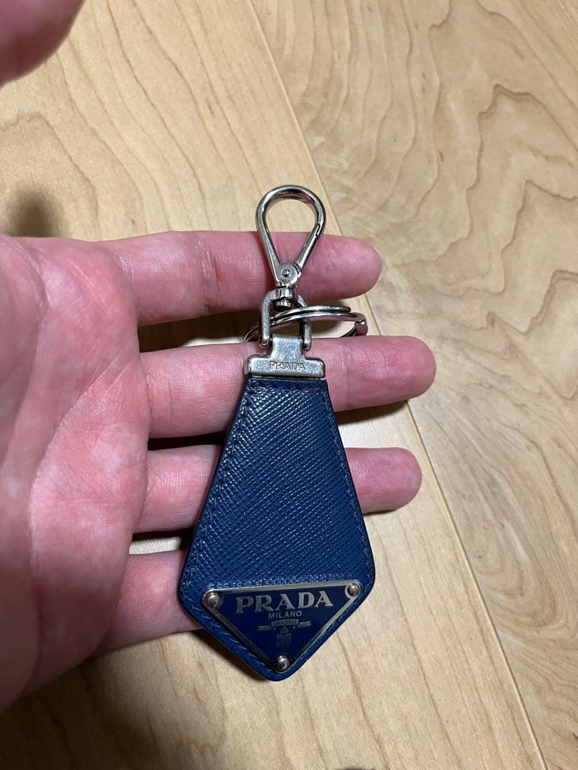 PRADA ネイビー レザー キーホルダー
