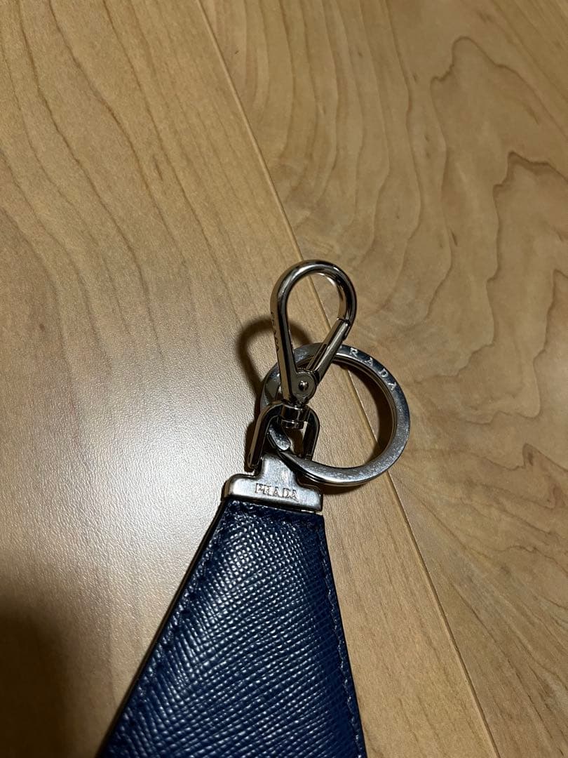 PRADA ネイビー レザー キーホルダー