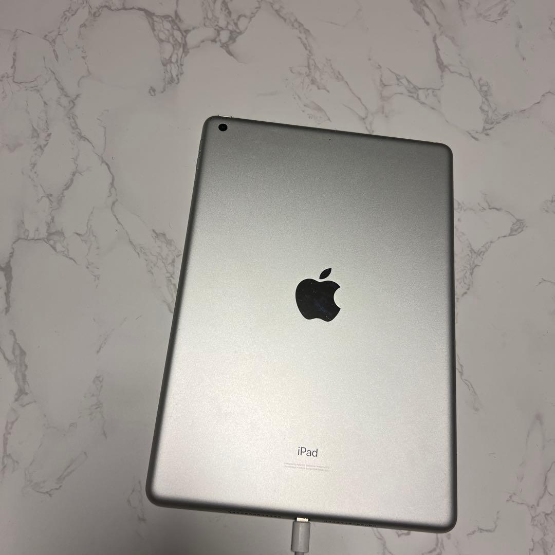 Apple iPad 第8世代 シルバー 128GB