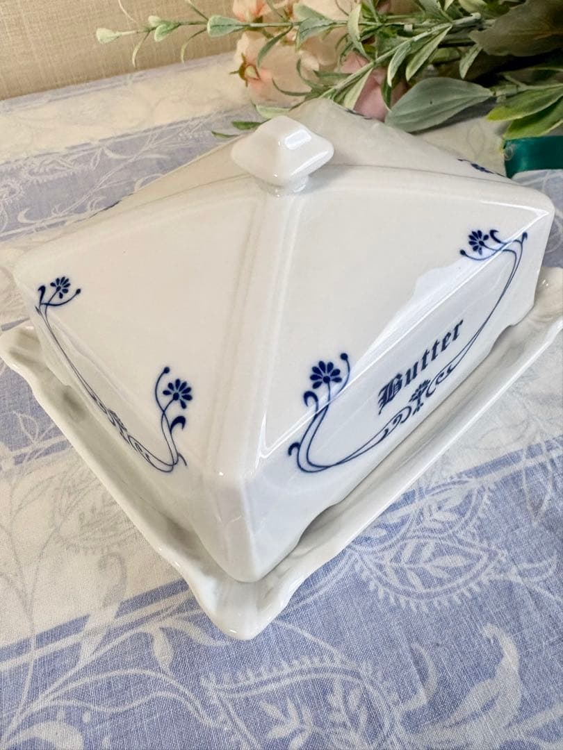 陶器　バターケース 白地に藍　セラミックバターディッシュ　北欧系