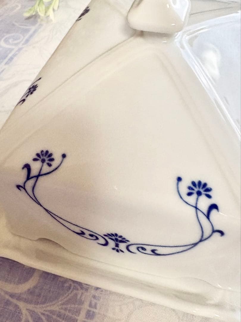 陶器　バターケース 白地に藍　セラミックバターディッシュ　北欧系