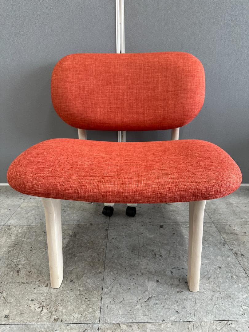 ニトリ　ダイニングチェア　リラックスワイド　オレンジ