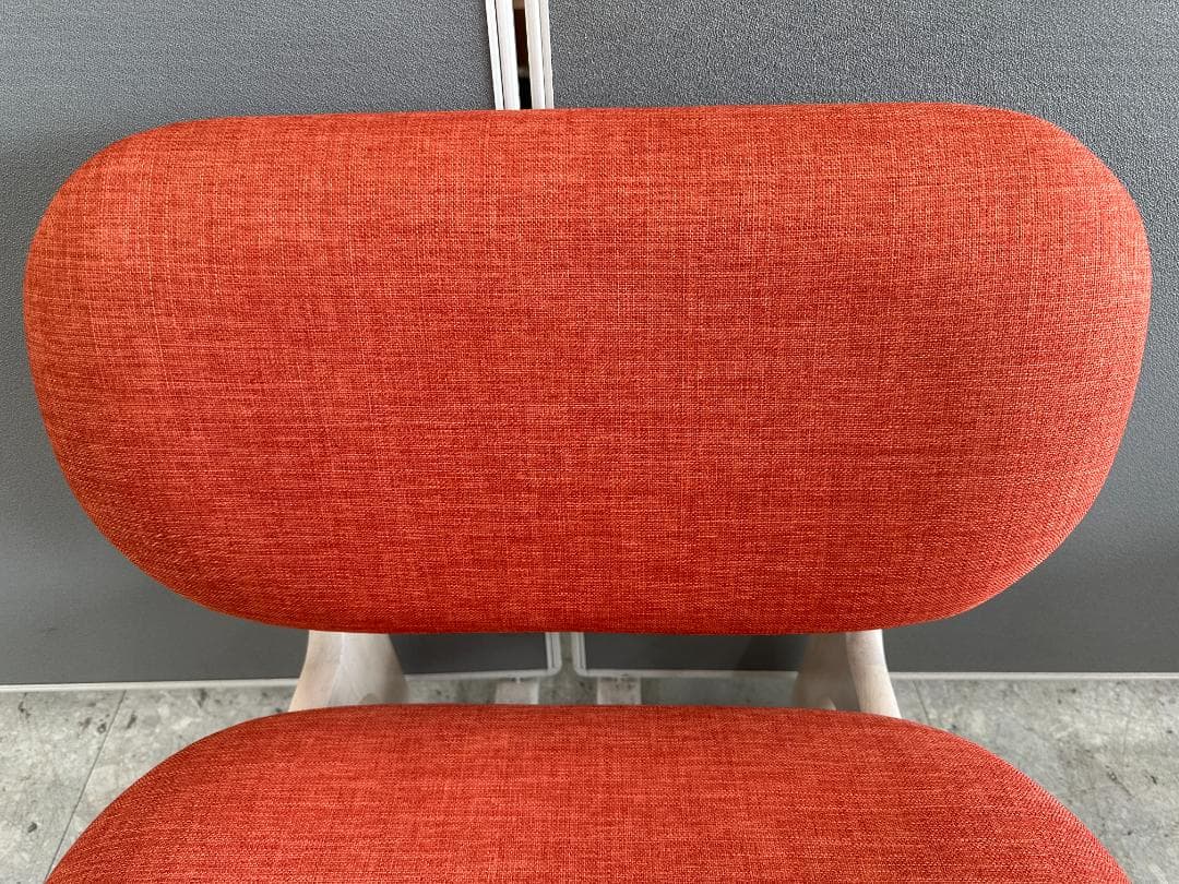 ニトリ　ダイニングチェア　リラックスワイド　オレンジ