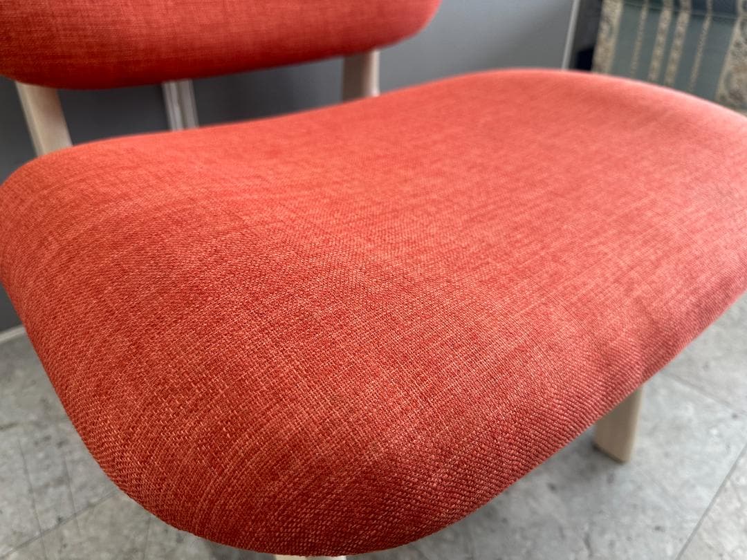 ニトリ　ダイニングチェア　リラックスワイド　オレンジ