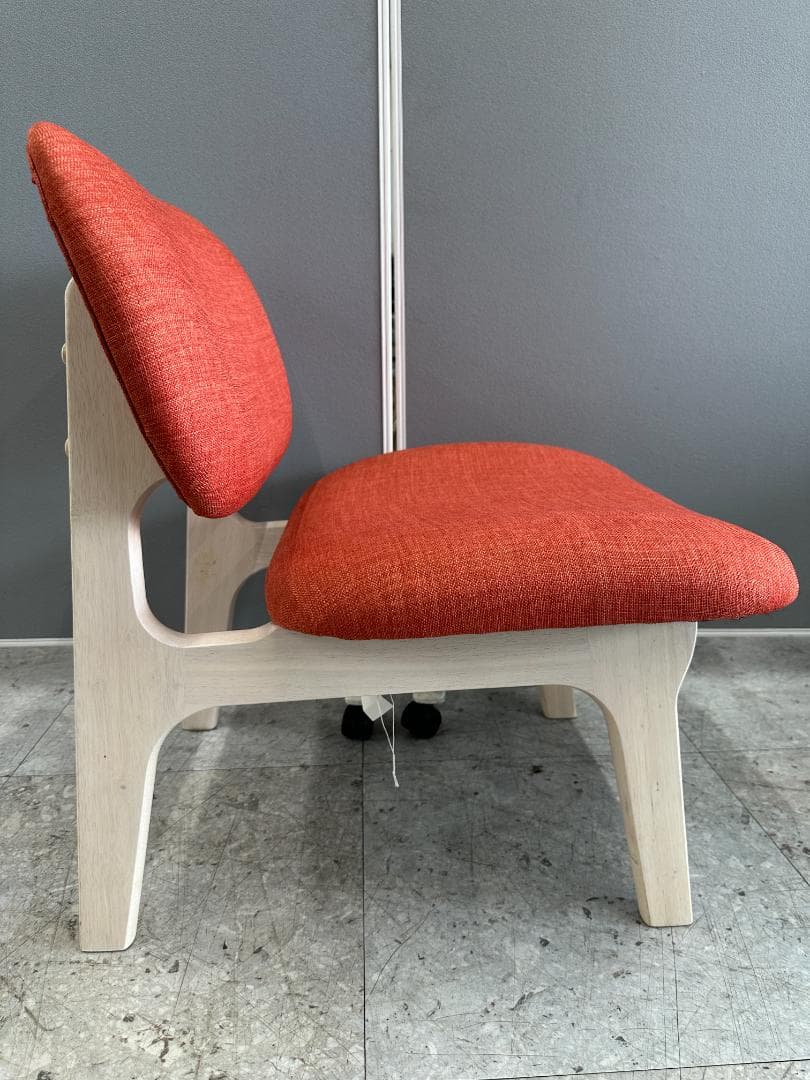 ニトリ　ダイニングチェア　リラックスワイド　オレンジ