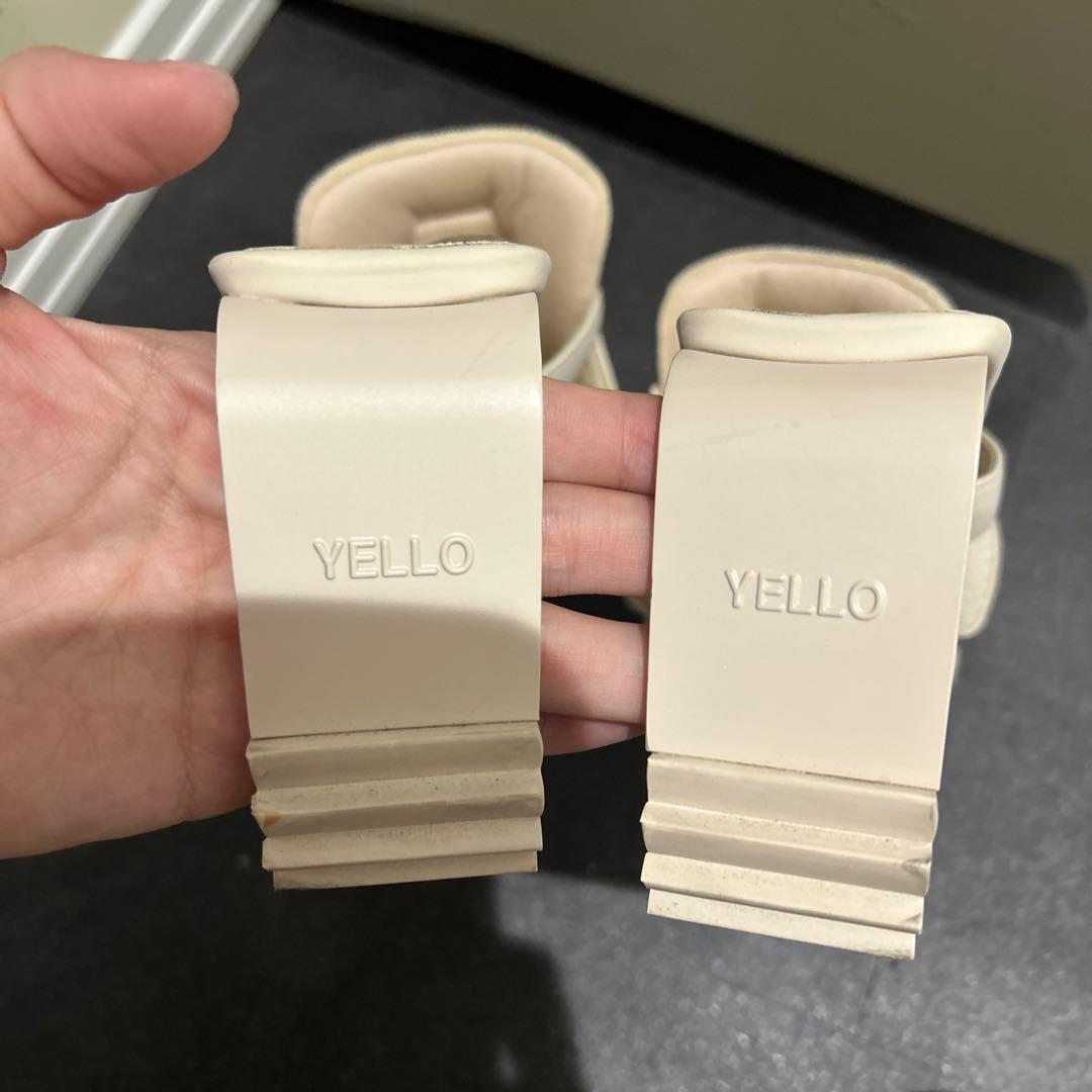 YELLO アイボリー オープントゥサンダル