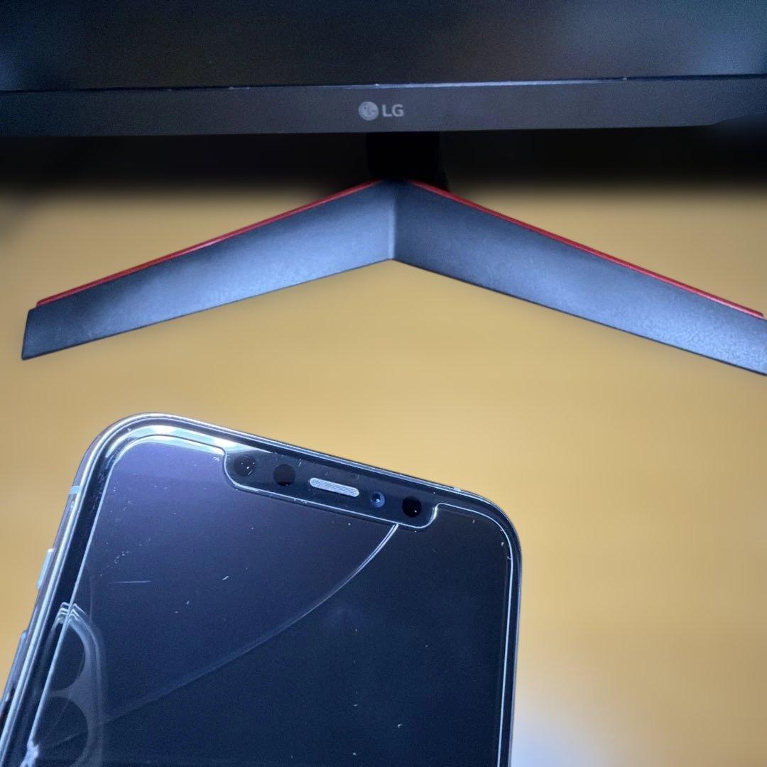 iPhone11 pro シルバー　256GB SIMロック解除手続き済み