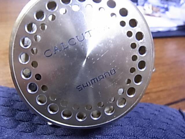 SHIMANO シマノ　カルカッタ　ゴールドリール