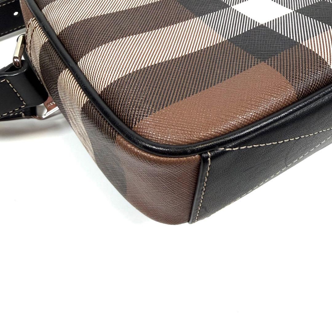 【未使用に近い】【現行】バーバリー　パディバッグ　チェック柄　PVC ブラウン