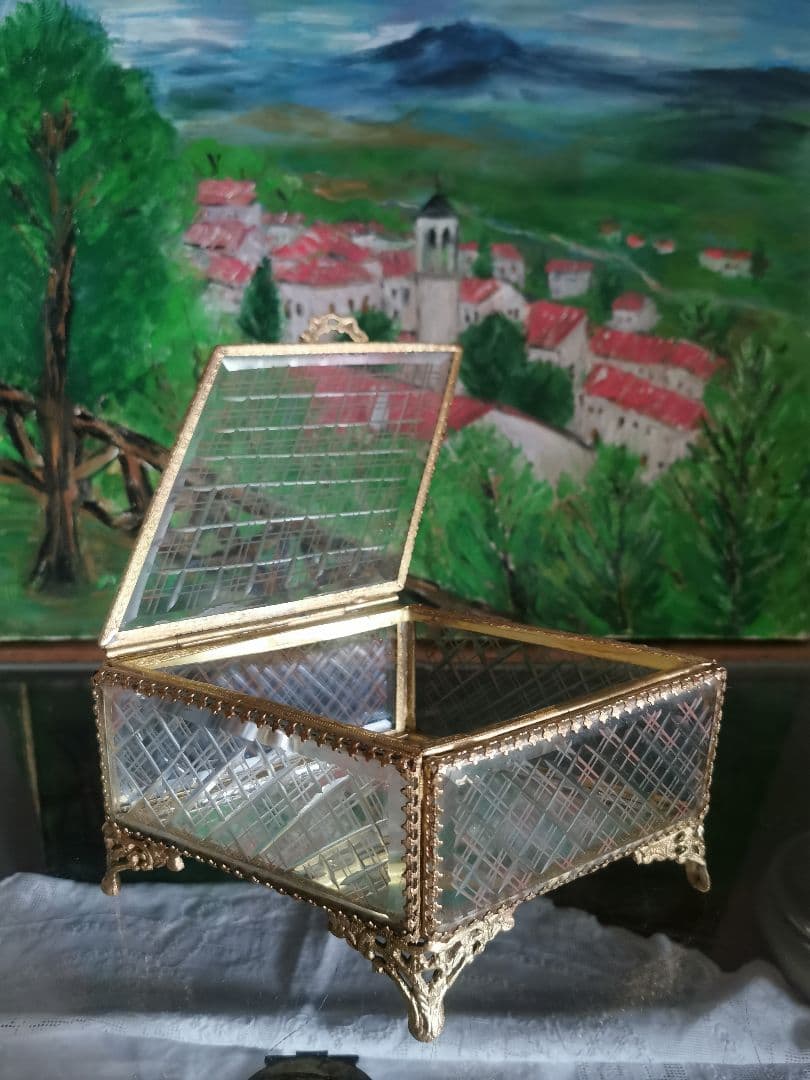 アンティークフランス 格子グラヴィール硝子菱形ジュエリーケース 三つ葉金細工装飾