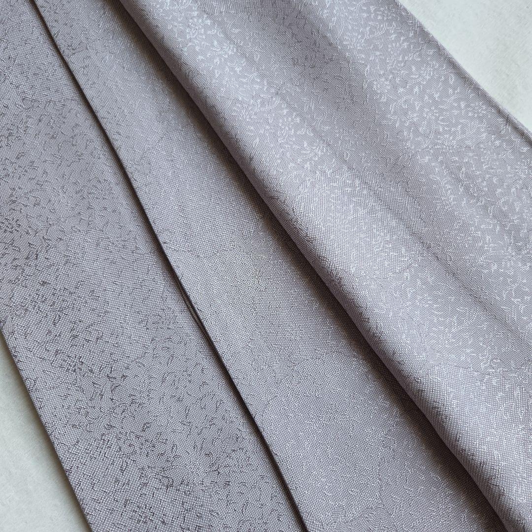 作家物　品のあるシルバーグレー　地紋が美しい雪輪柄の江戸小紋