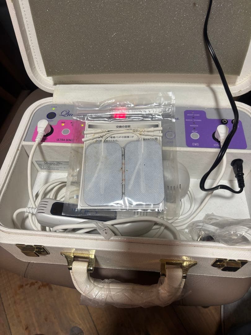 Queen’s Five 美顔器 超音波 イオン導入 ケース付き