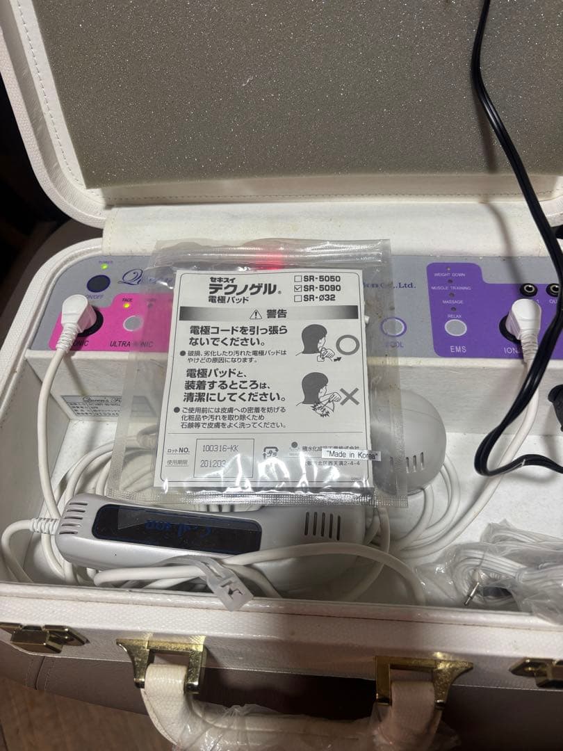 Queen’s Five 美顔器 超音波 イオン導入 ケース付き
