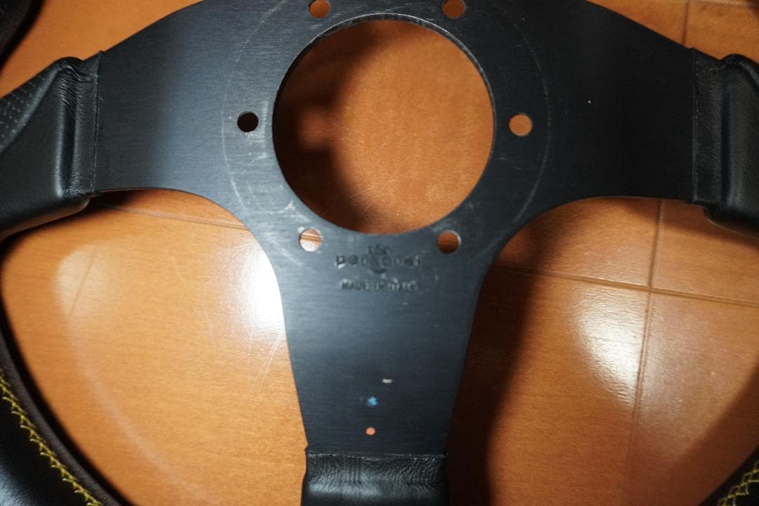 希少品　OZレーシング　ステアリング／パーソナル製（MADE IN ITALY)