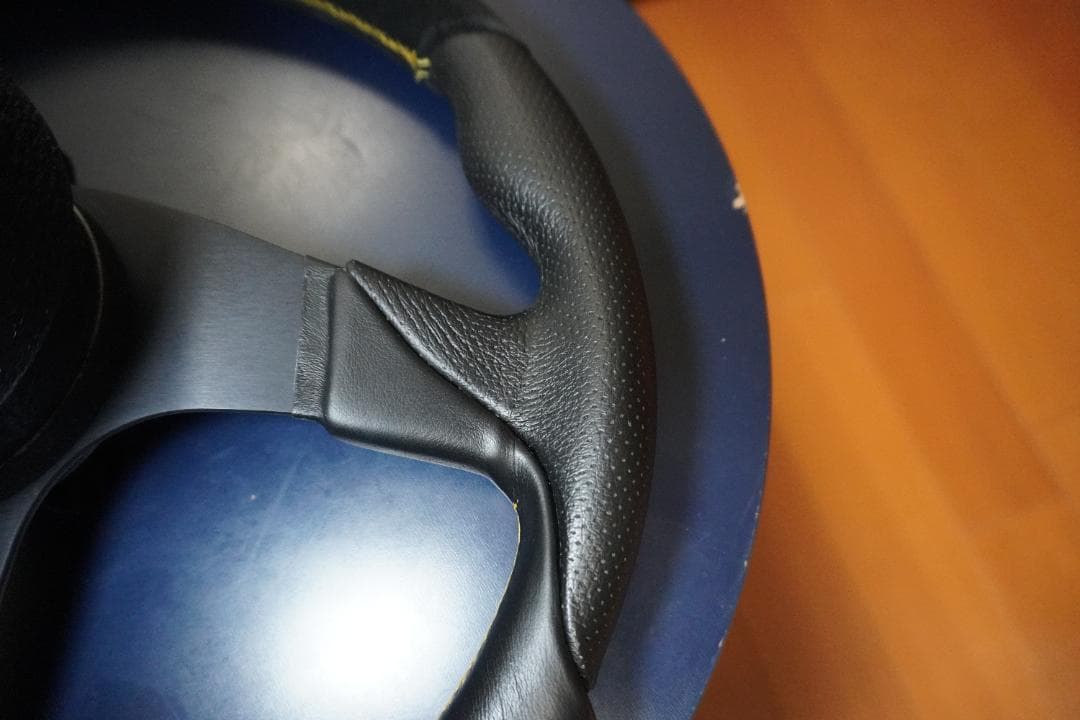 希少品　OZレーシング　ステアリング／パーソナル製（MADE IN ITALY)