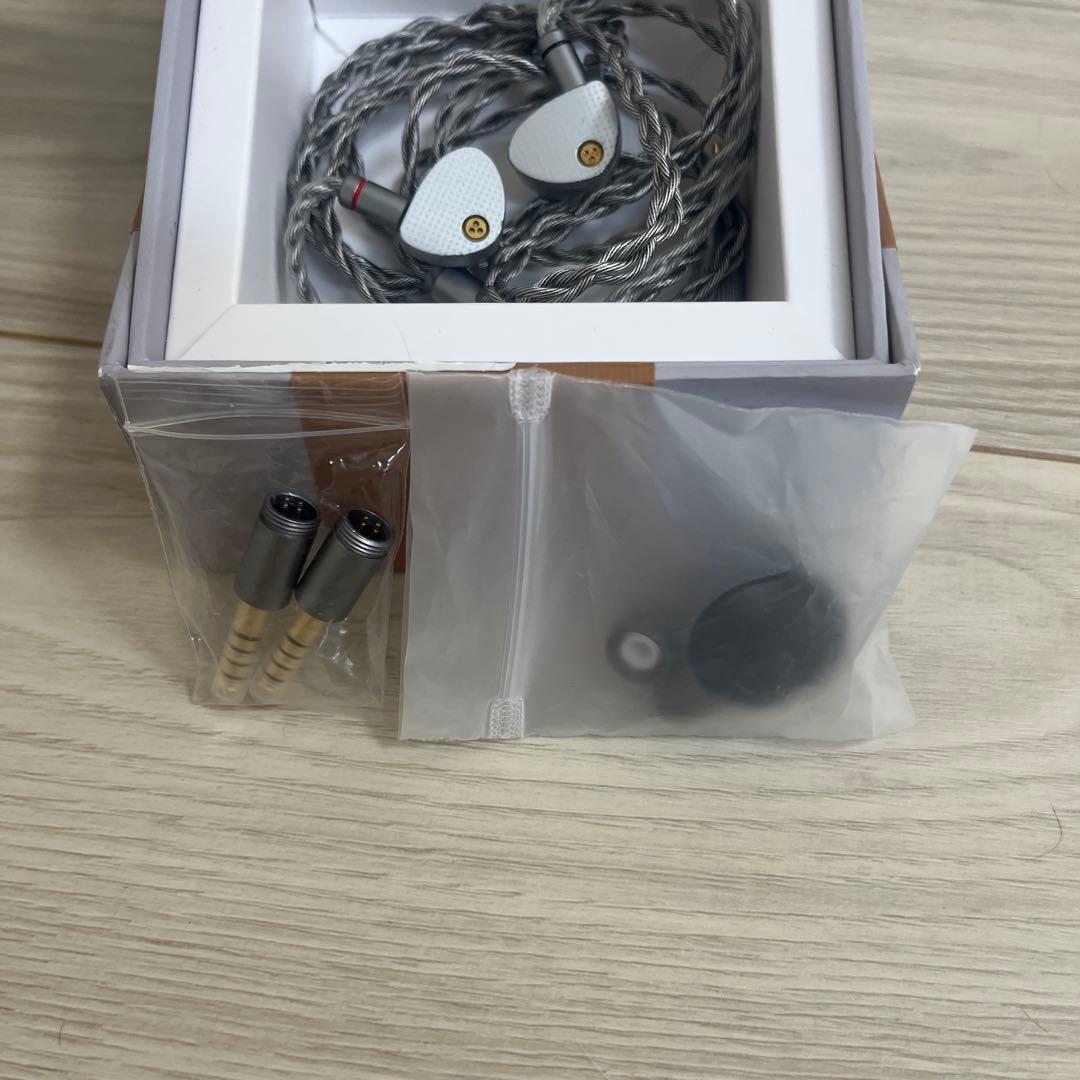 イ*ー様 MoonDrop ARIA2 シルバー イヤホン