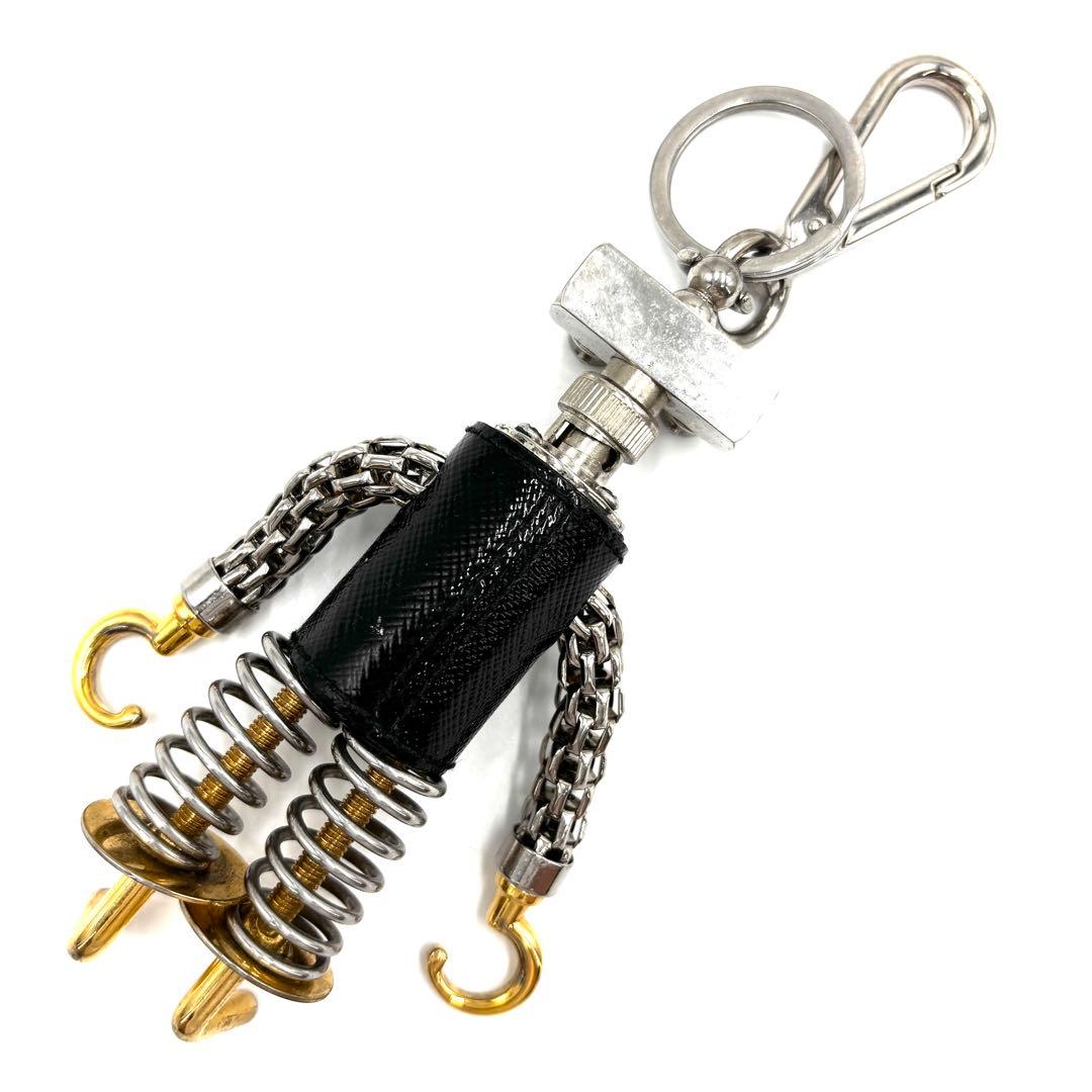 【激レア・正規品】プラダ ロボット キーホルダー 三角ロゴ サフィアーノレザー