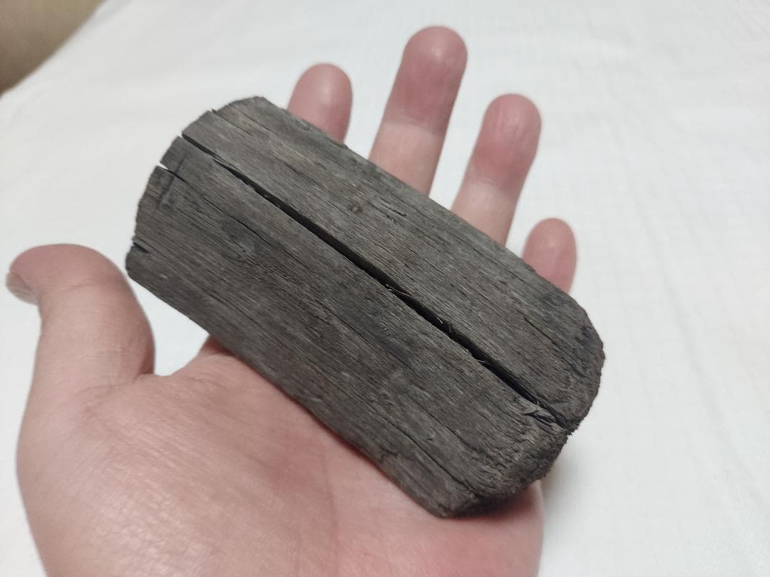 阿武隈川産 埋もれ木（割３）　新古今和歌集に詠まれた本物の伝承品